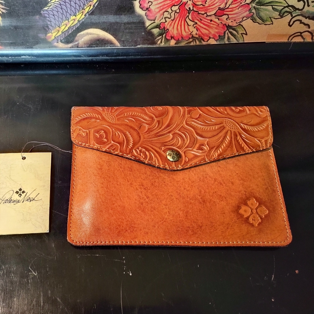 Patricia Nash Embossed Brown Leather Case , Clutch ,Purse Bag  Snap A81086 NWT